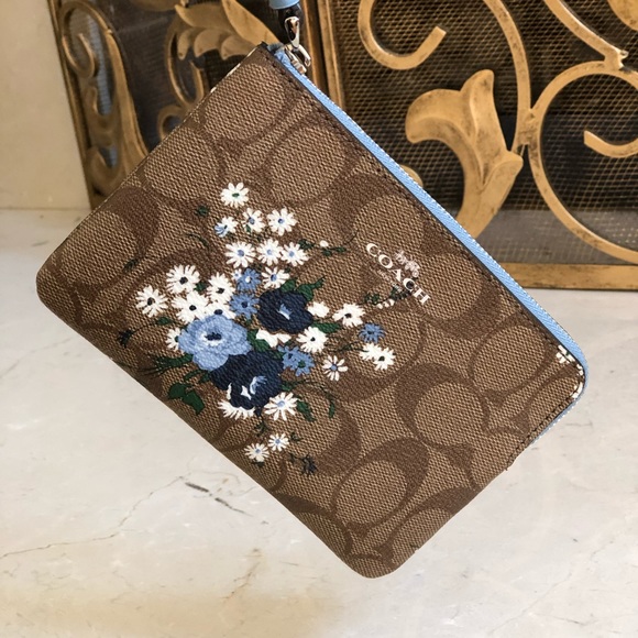 Nwt Coach Floral Signature wristlet wallet - Picture 3 of 8